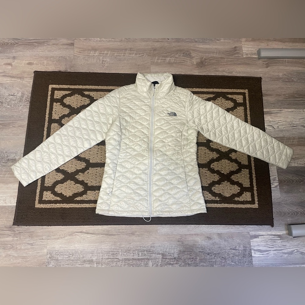The North Face Women’s Medium Vintage White Thermoball Jacket
